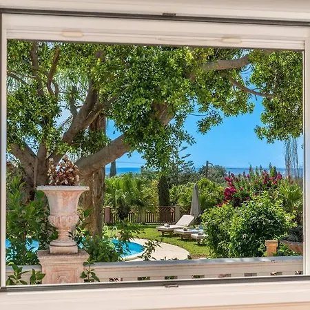 Gaia Residences With Lush Garden And Pool