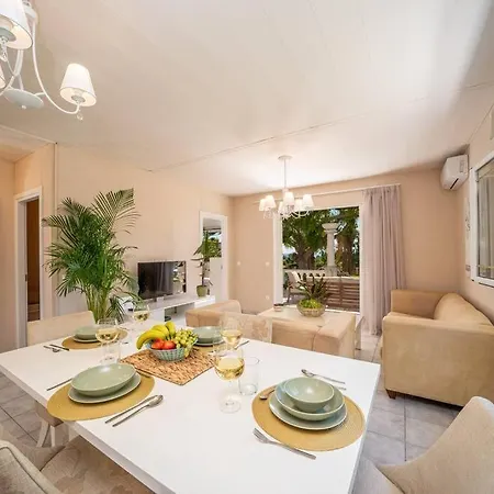 Holiday home Gaia Residences With Lush Garden And Pool