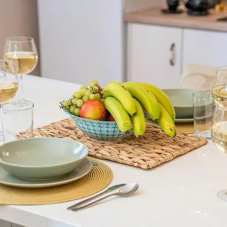 בית נופש Gaia Residences With Lush Garden And Pool *