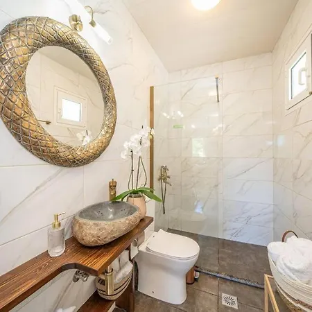 Gaia Residences With Lush Garden And Pool בית נופש